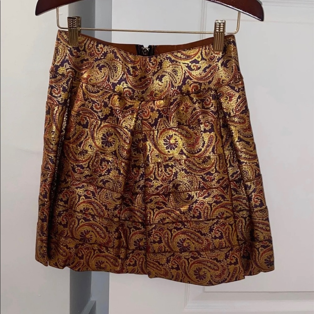 Cocktail skirt gold color, great for a evening out